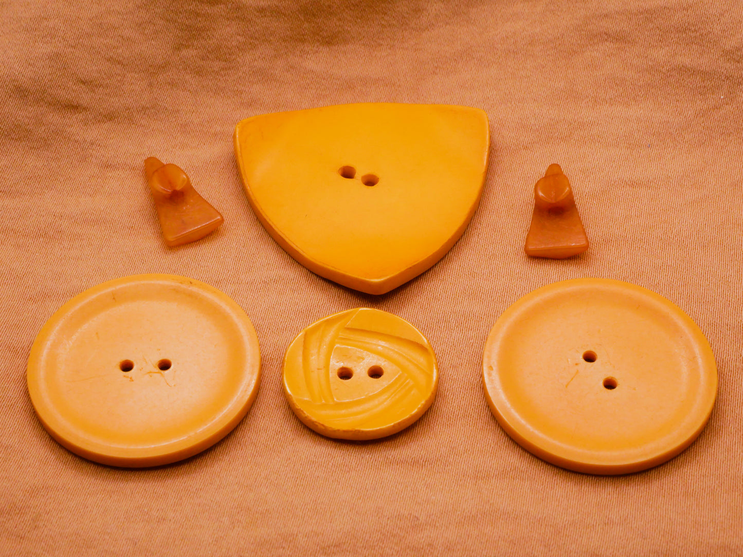 Triangle Design Butterscotch Bakelite Early Plastic Vintage Button Various 8-35mm