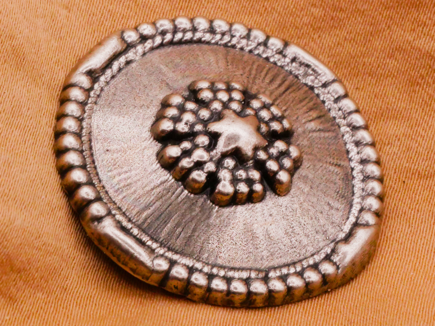 Star Center Shield Look Silver Metal Button 30mm