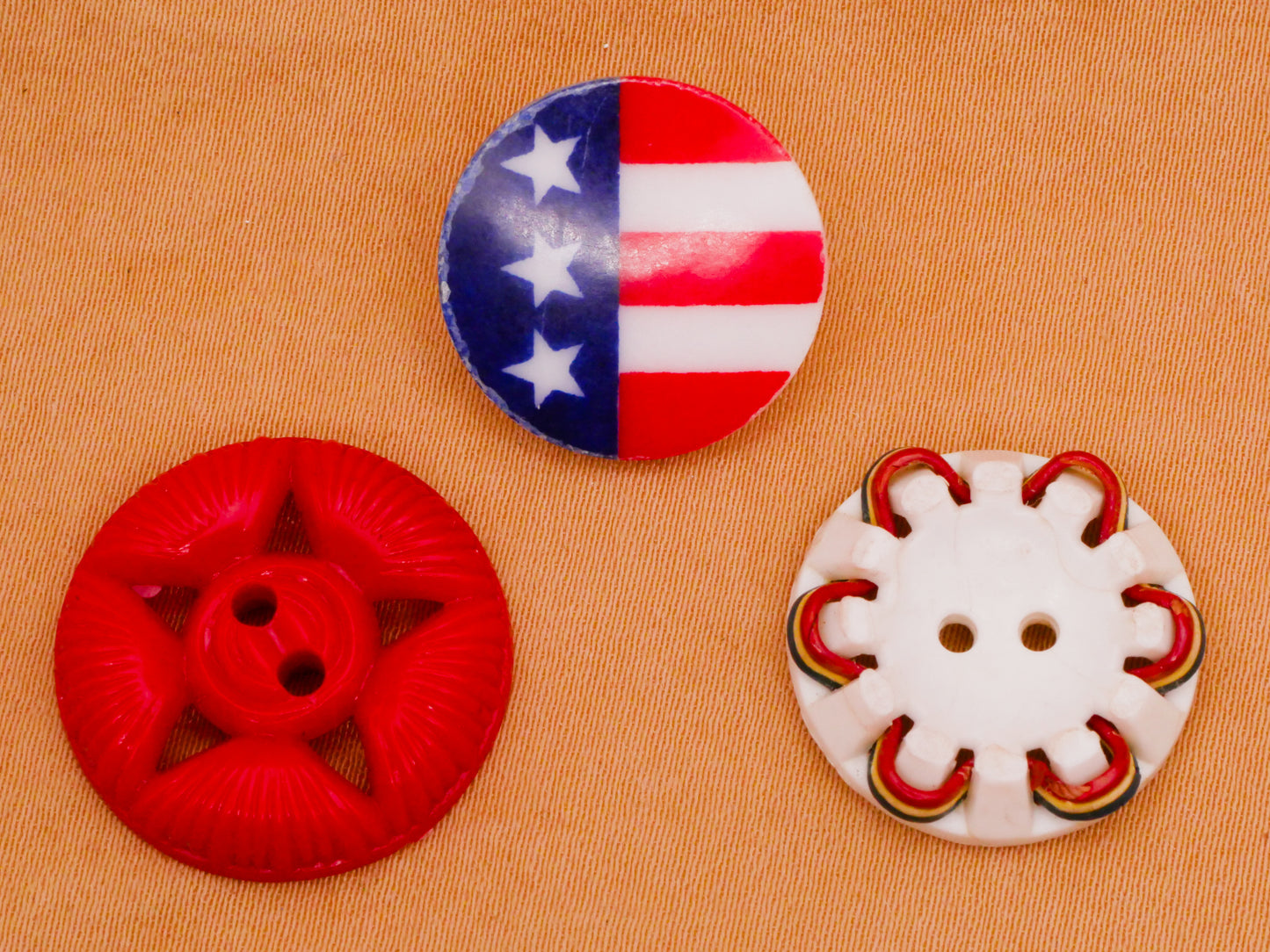 Patriotic Vintage Plastic Button Various 18-21mm