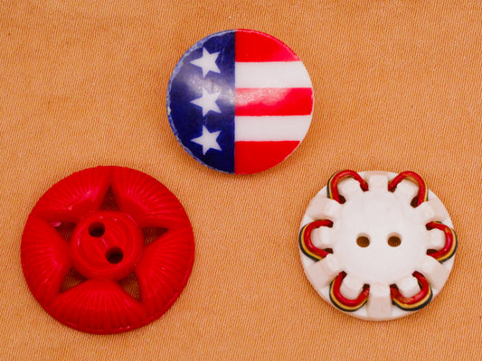 Patriotic Vintage Plastic Button Various 18-21mm