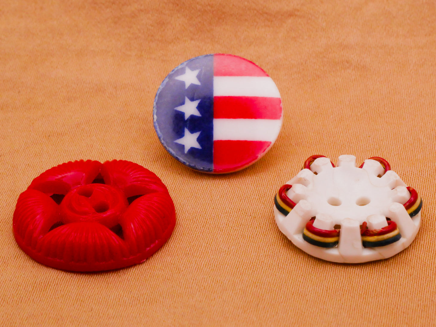 Patriotic Vintage Plastic Button Various 18-21mm