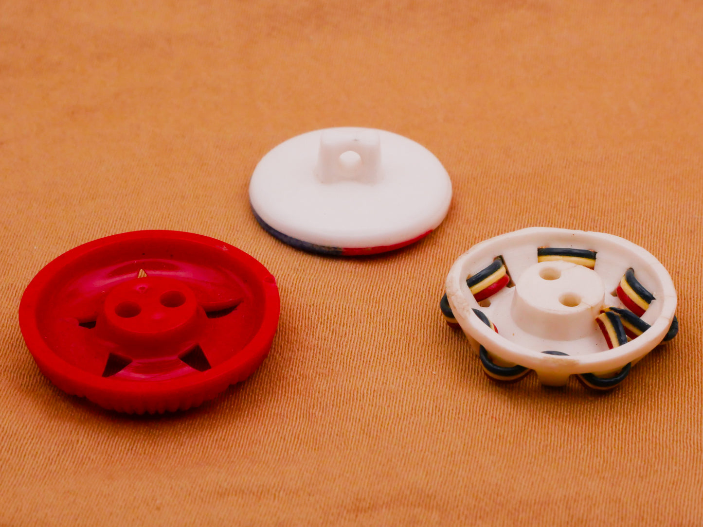 Patriotic Vintage Plastic Button Various 18-21mm