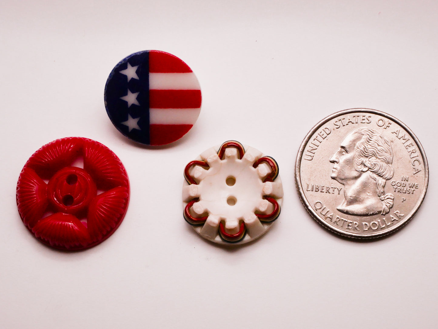 Patriotic Vintage Plastic Button Various 18-21mm