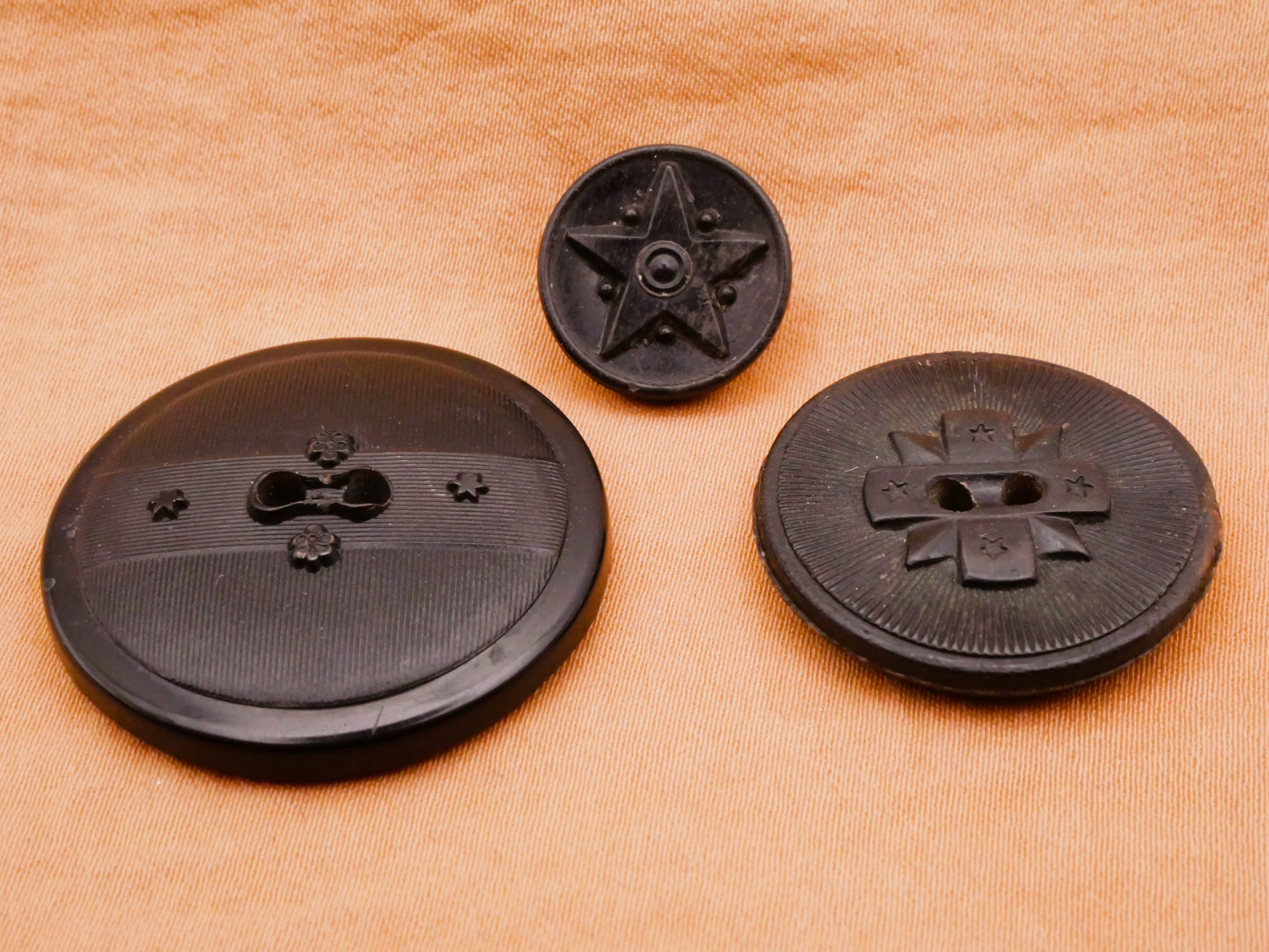 Star Design Antique Rubber or Composition Early Plastic Button Various 15-31mm