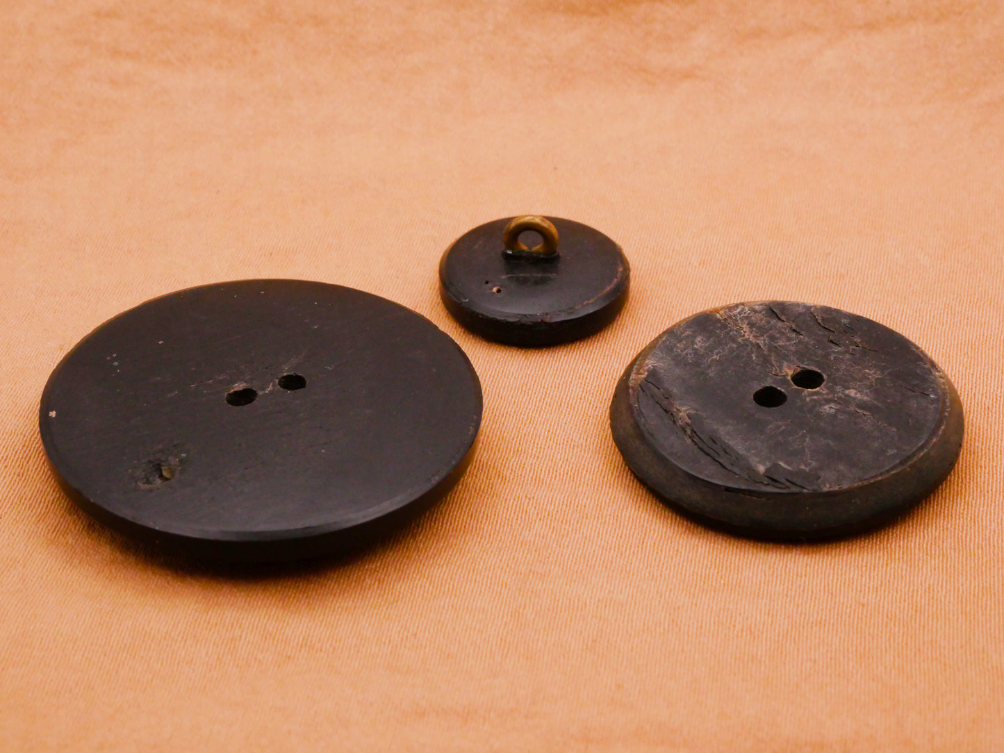 Star Design Antique Rubber or Composition Early Plastic Button Various 15-31mm