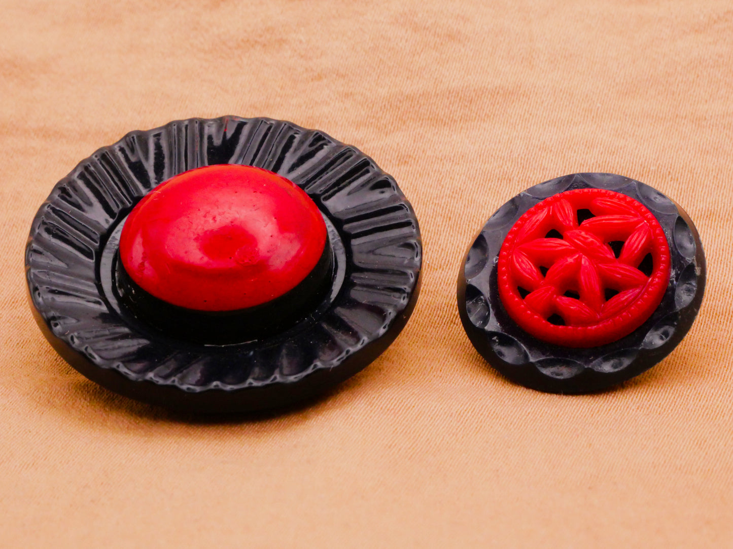 Red Navy Vintage Plastic Button Various 21-33mm
