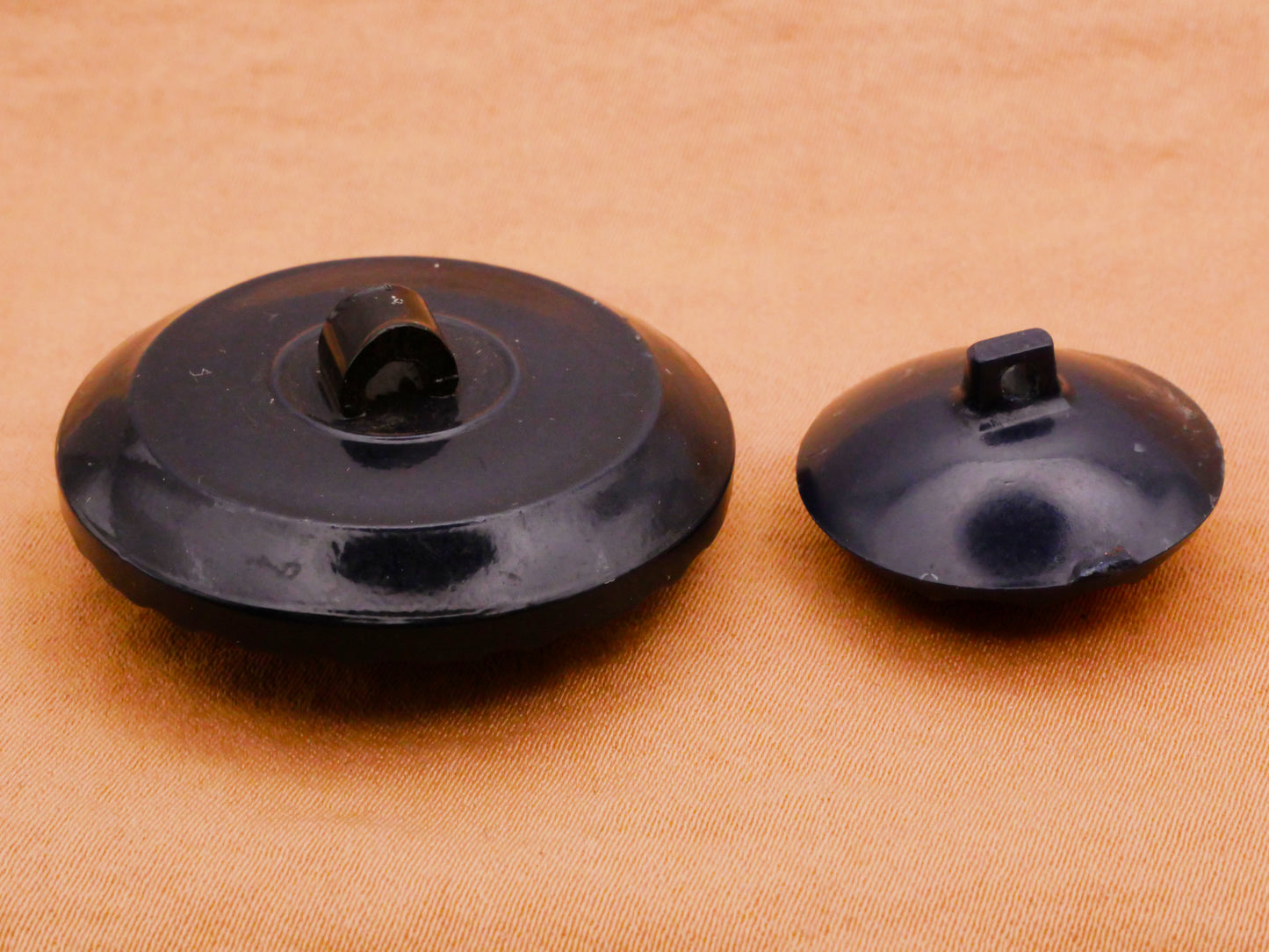 Red Navy Vintage Plastic Button Various 21-33mm