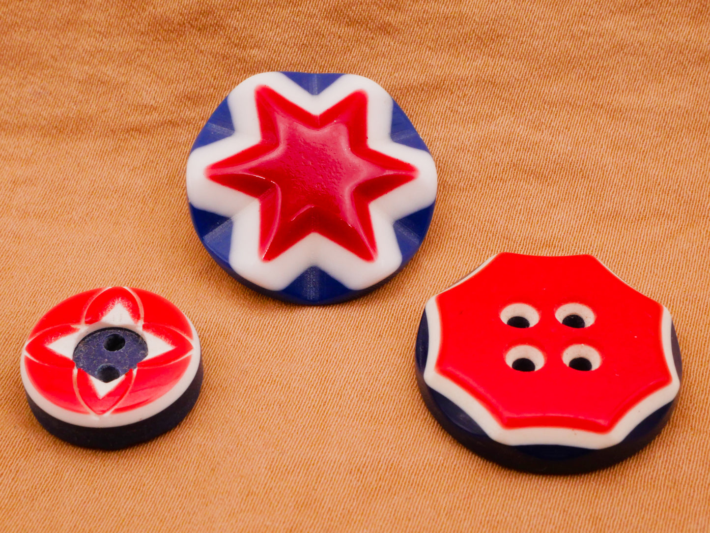 Firework Star Design Red White Blue Laminated Vintage Plastic Button Various 15-23mm