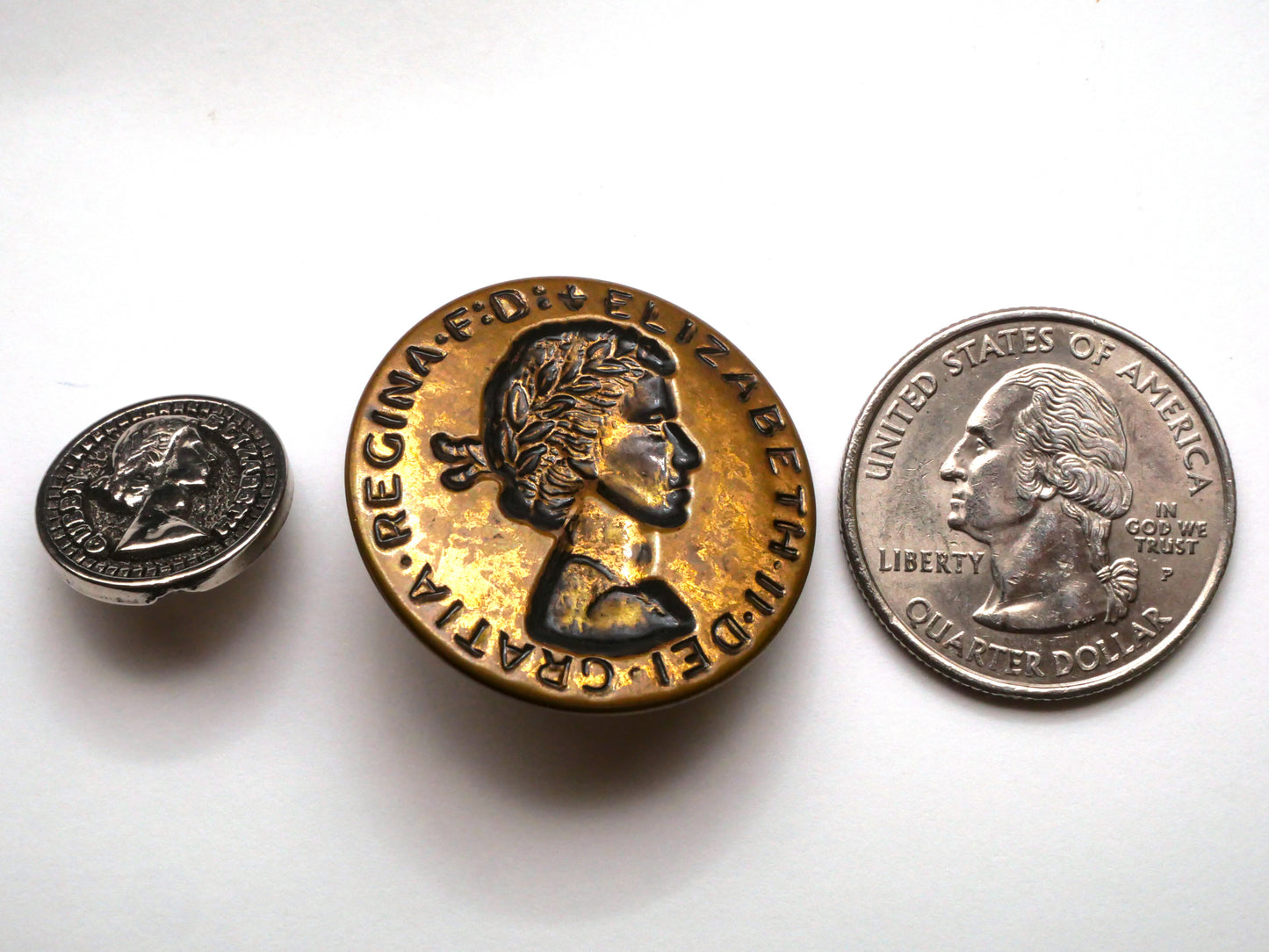 Queen Elizabeth Royalty Portrait Verbal Button Various 15-29mm