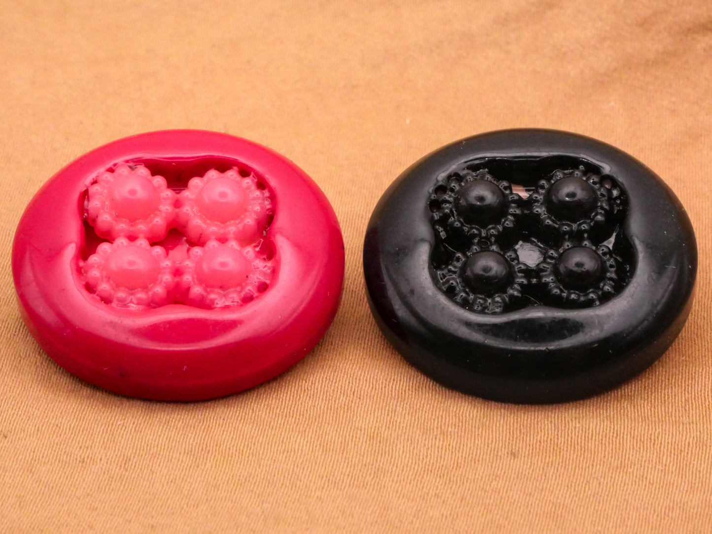 Hot Pink or Black Spoke Flower Center Celluloid Plastic Button Various 27mm