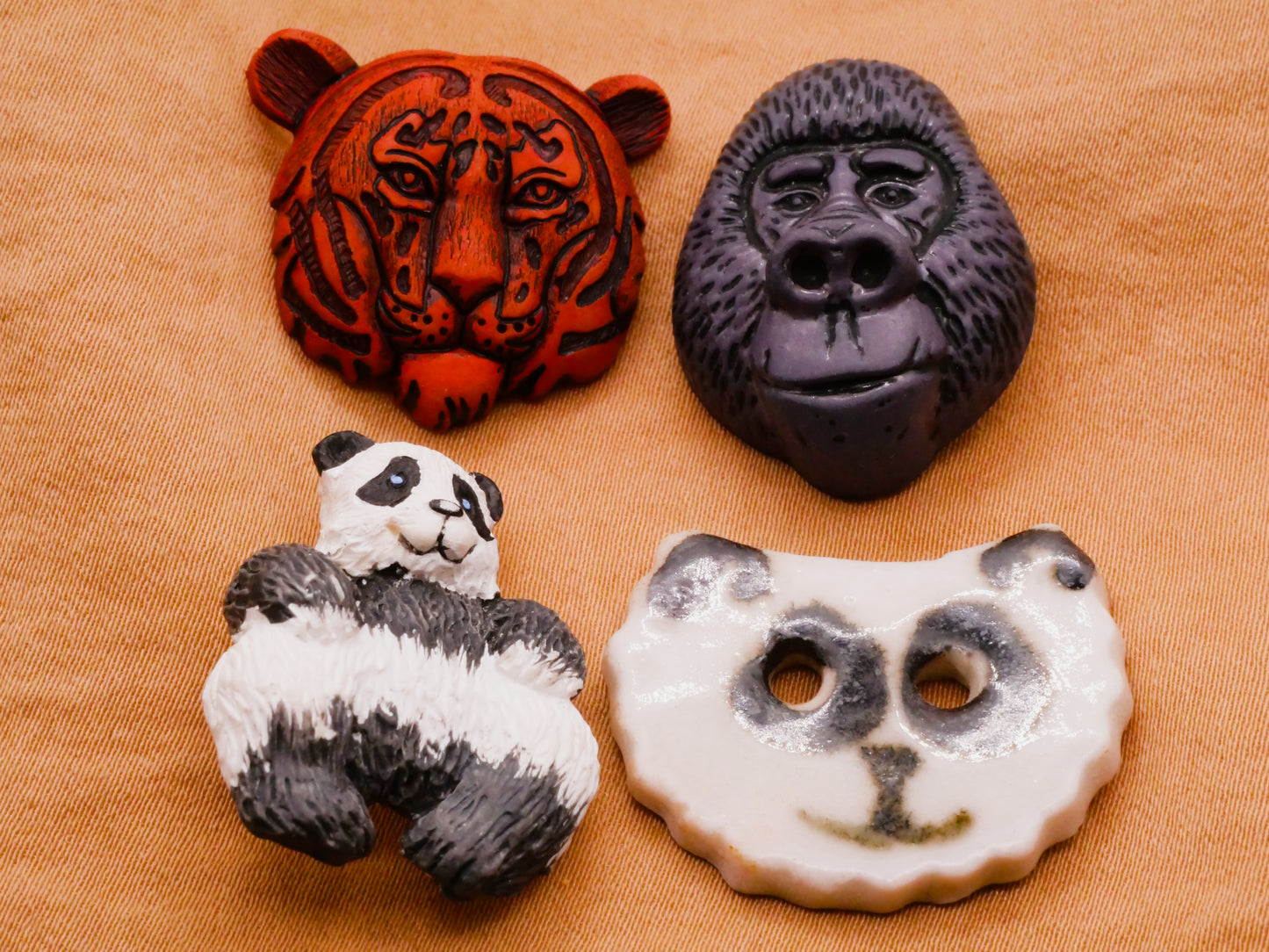 Exotic Animal Vintage Button Various 21-28mm