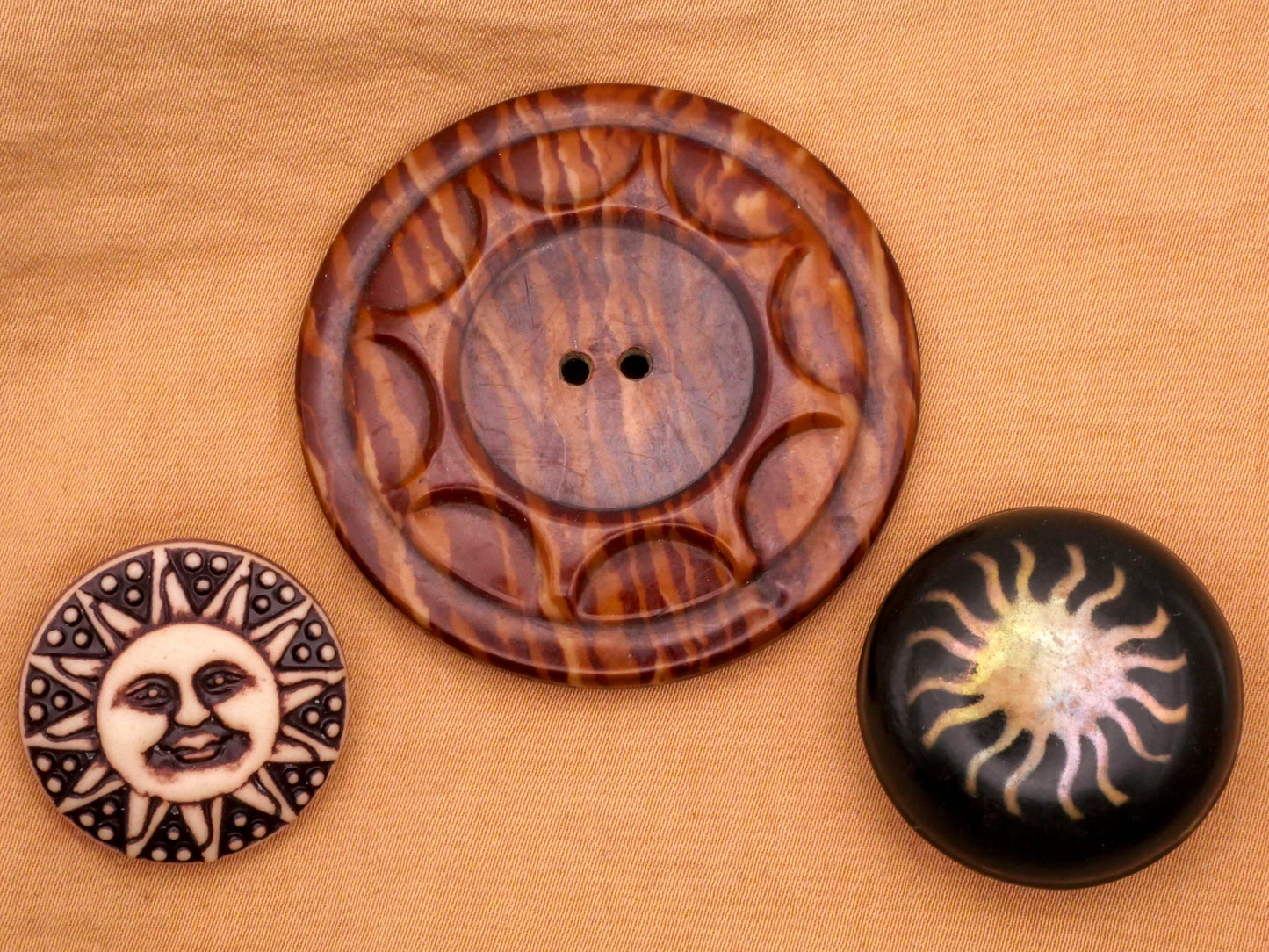Sun Design Plastic Button Various 25-49mm