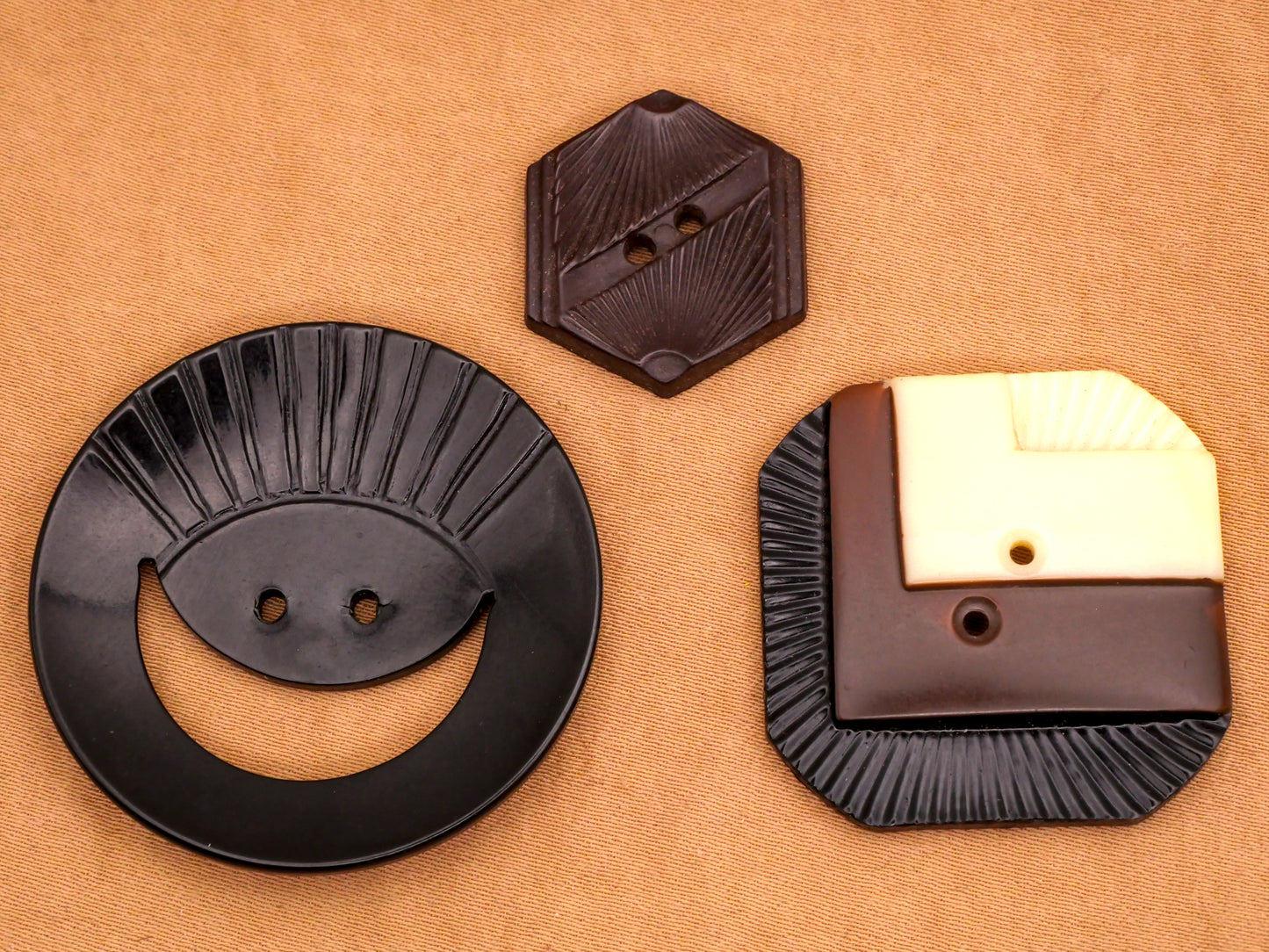 Sun Rays Fan Art Deco Vintage Plastic Button Various 21-37mm