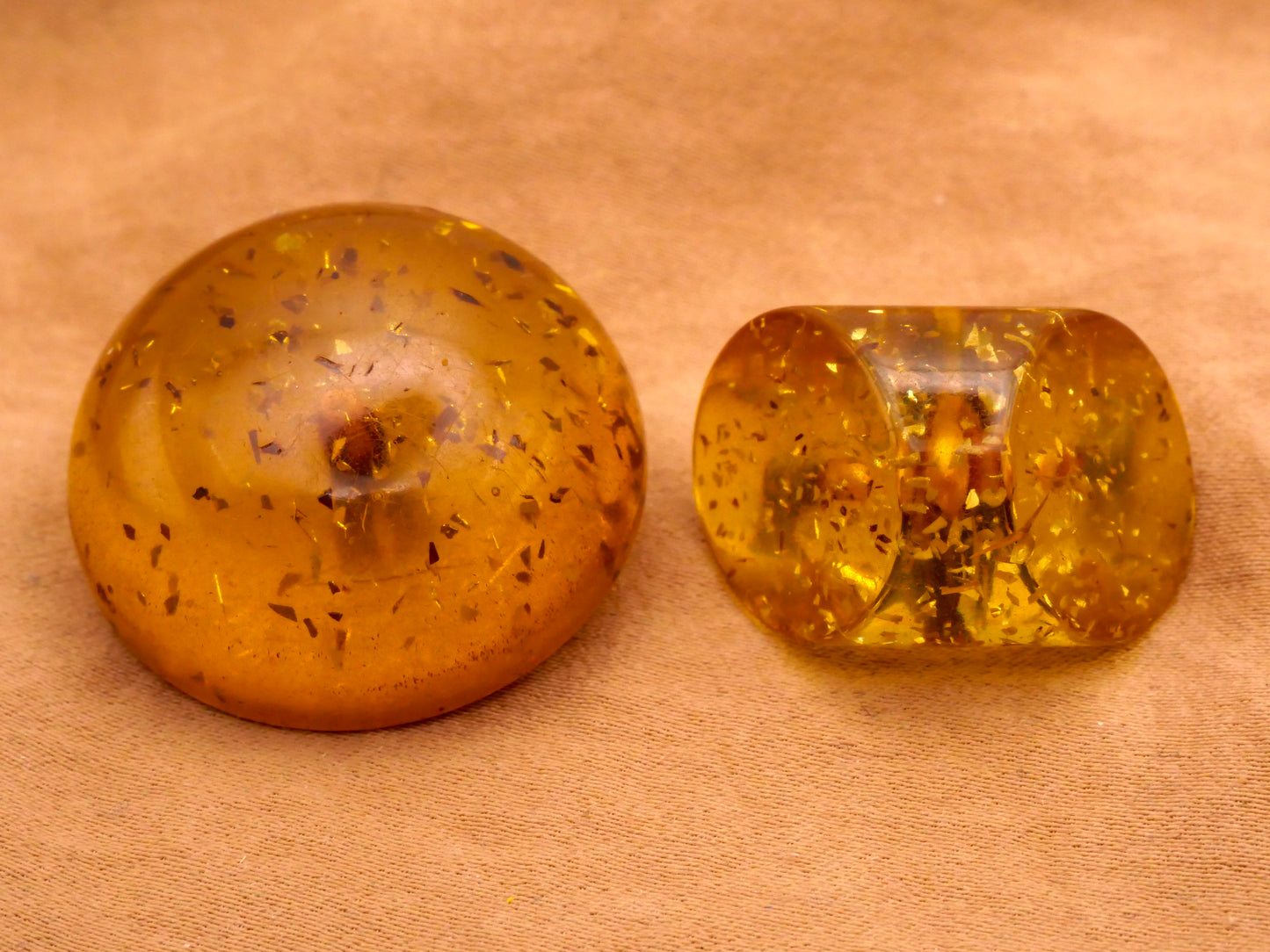 Gold Fleck Glitter Apple Juice Early Plastic Button Various 16-28mm
