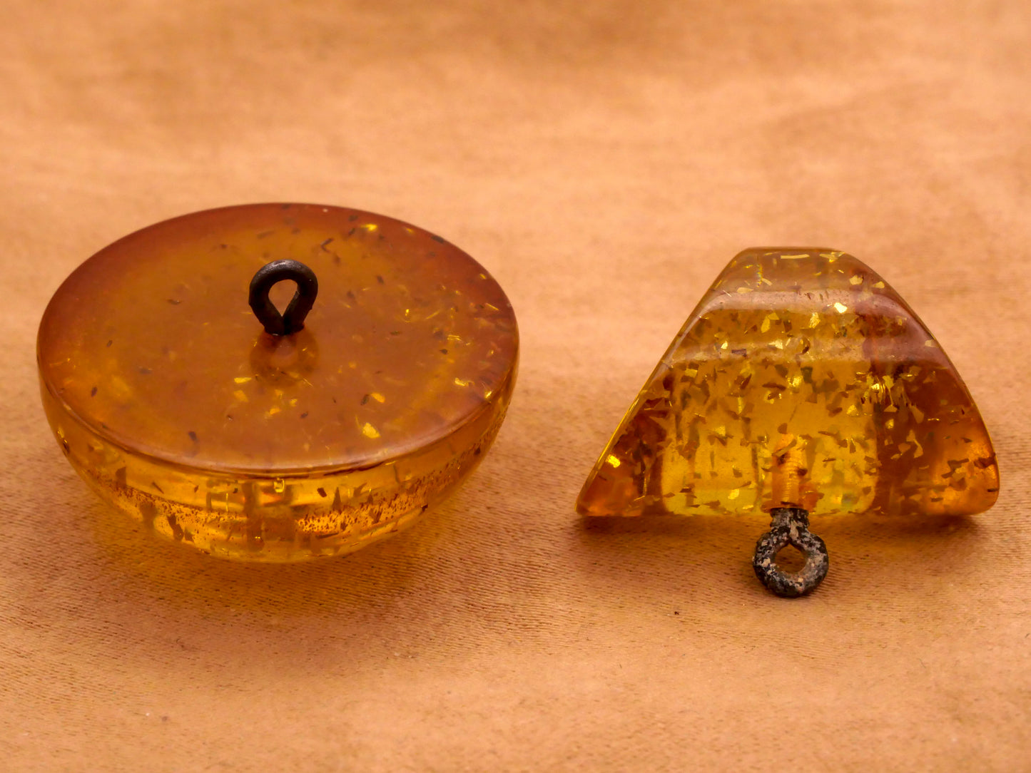 Gold Fleck Glitter Apple Juice Early Plastic Button Various 16-28mm