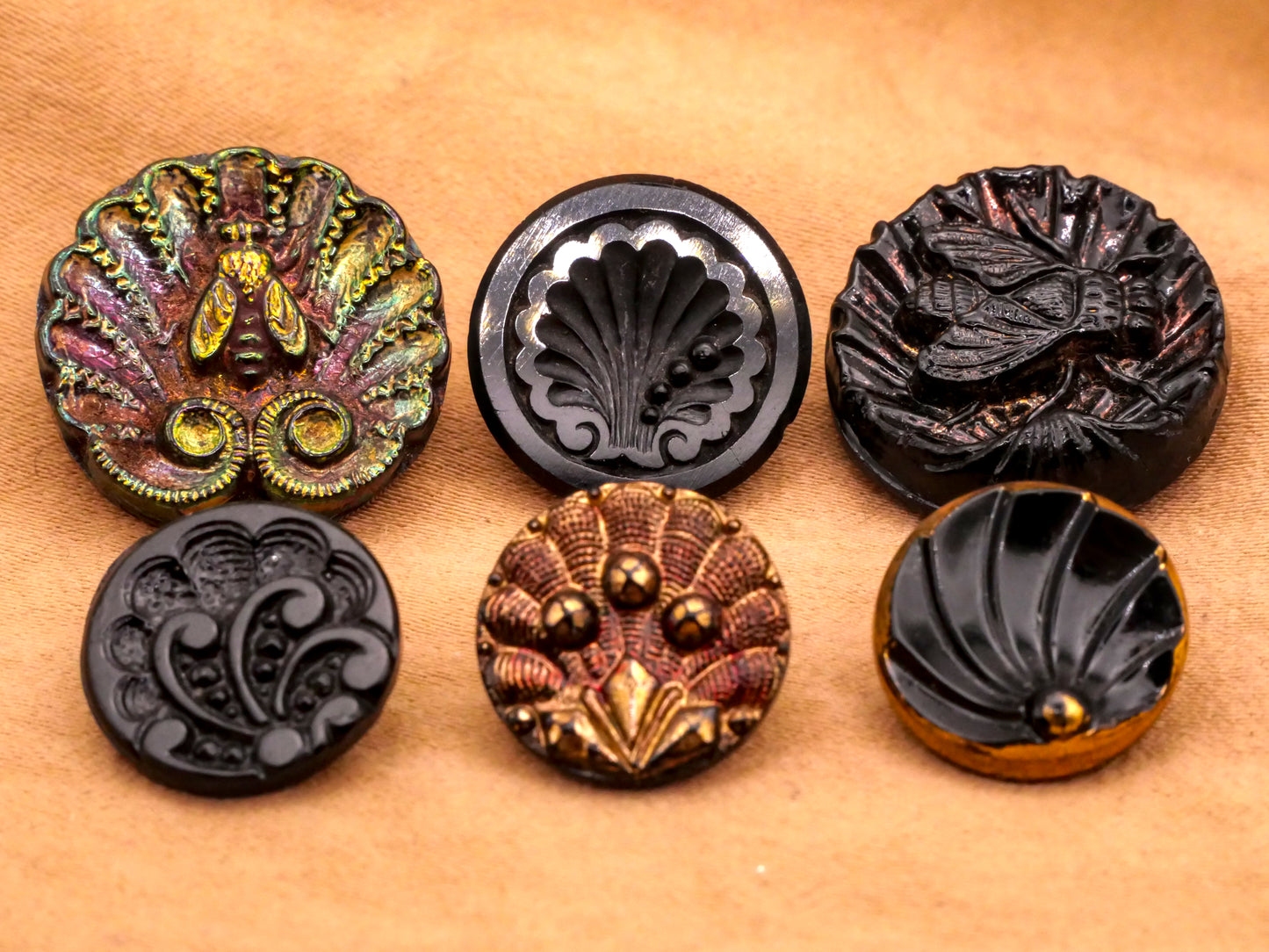 Clamshell Antique Glass Button Various 13-19mm