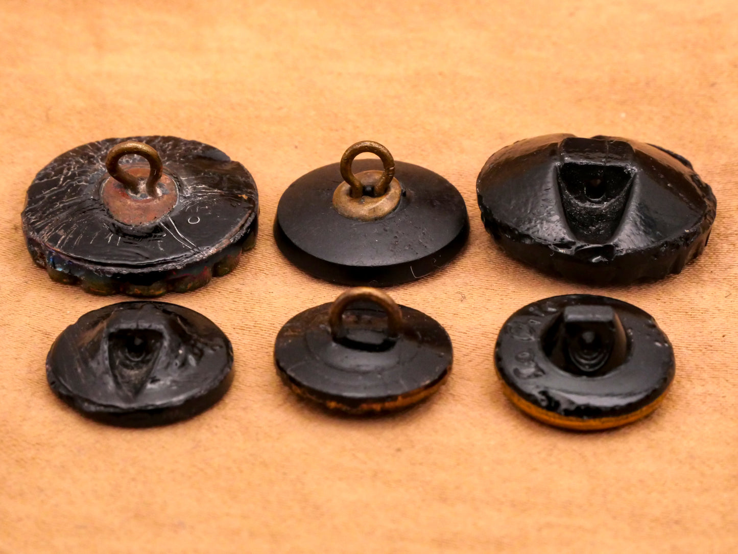 Clamshell Antique Glass Button Various 13-19mm