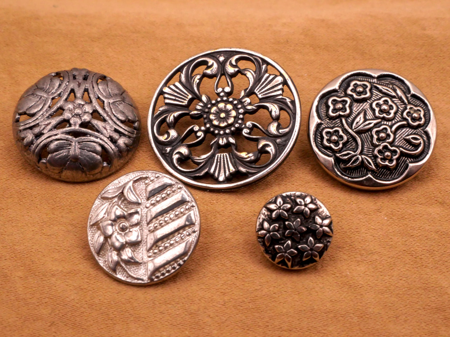Flower Silver Colored Metal Button Various 10-23mm