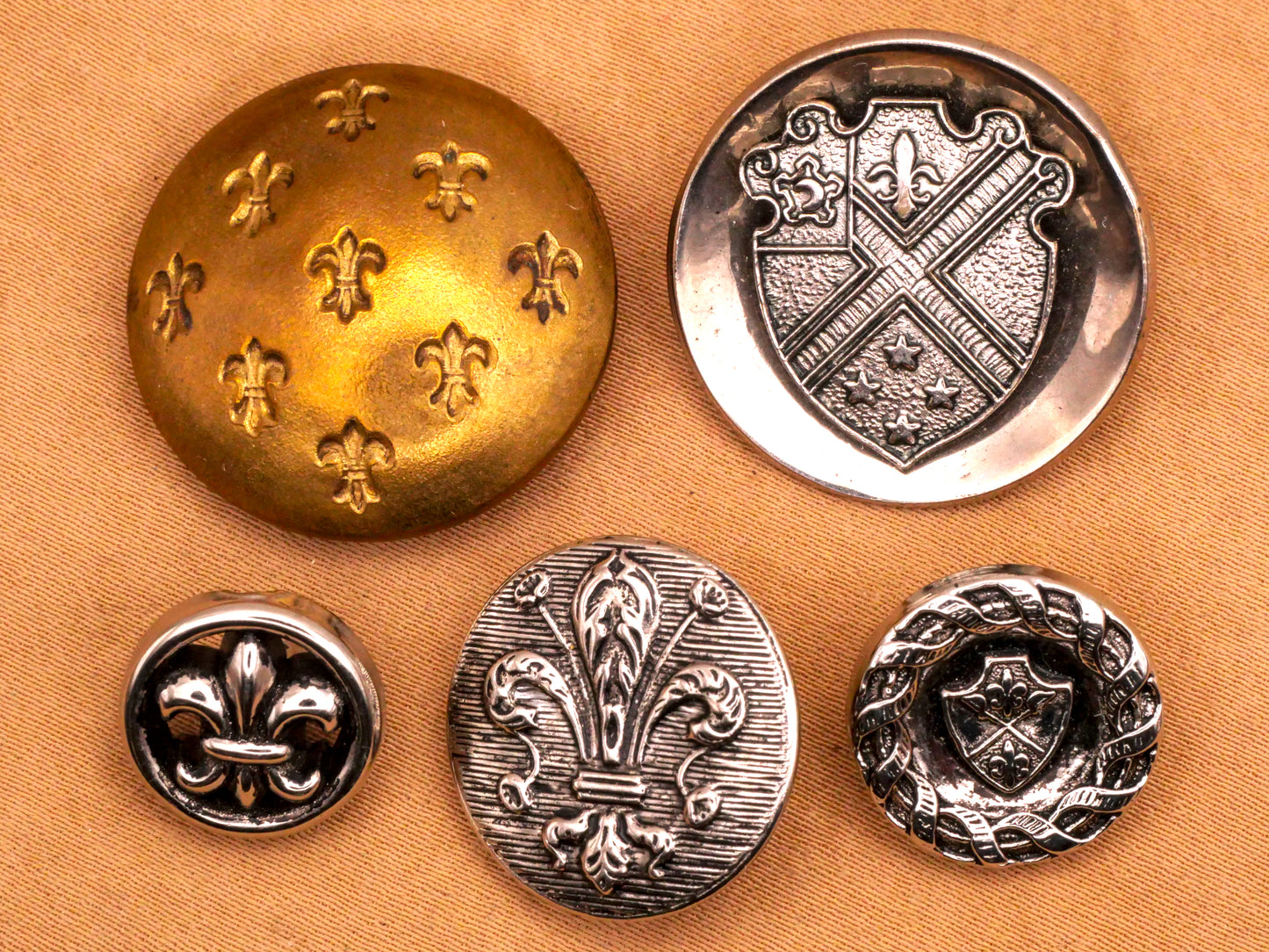 Fleur de Lis Motif French Button Various 13-25mm