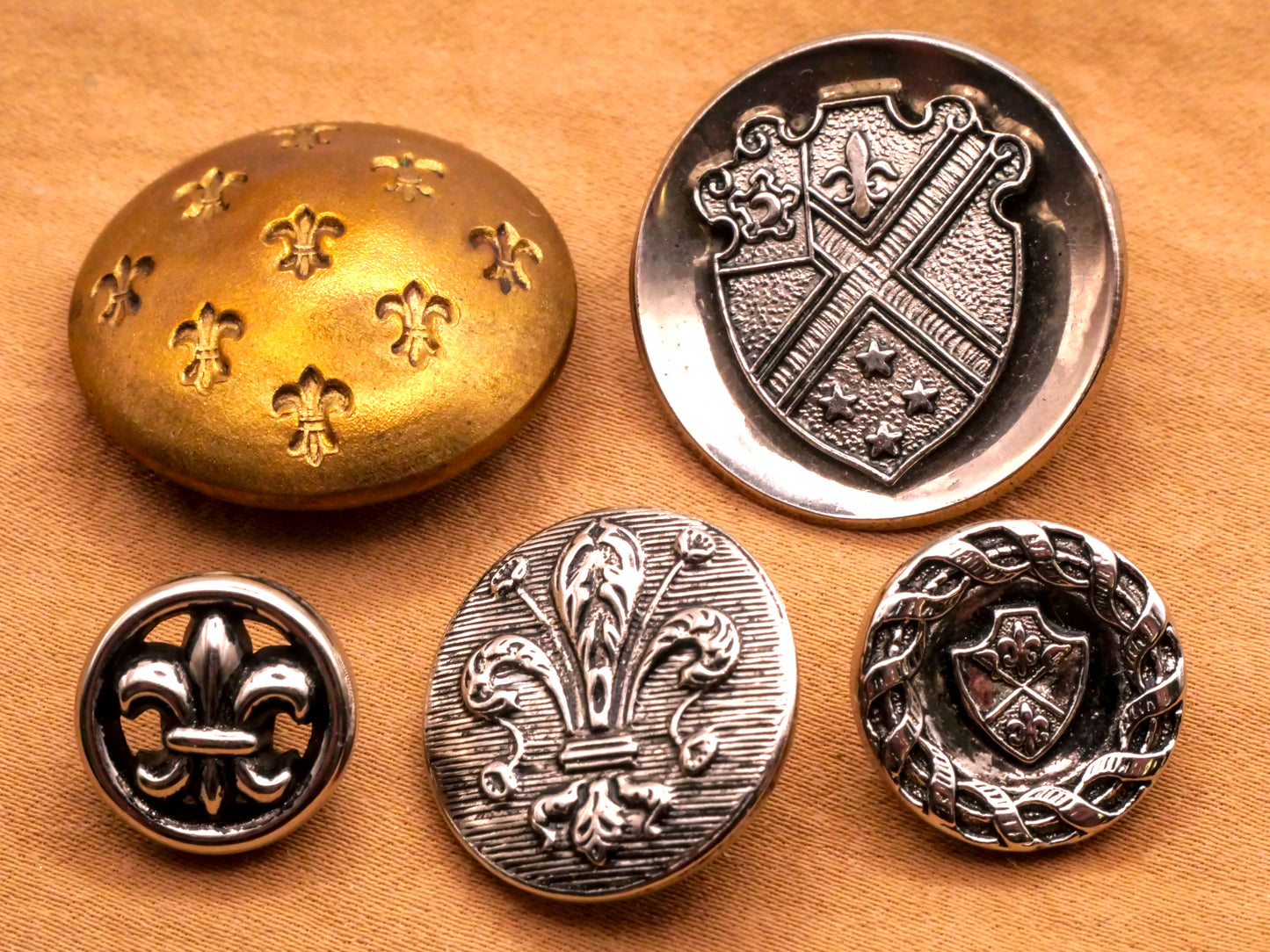 Fleur de Lis Motif French Button Various 13-25mm