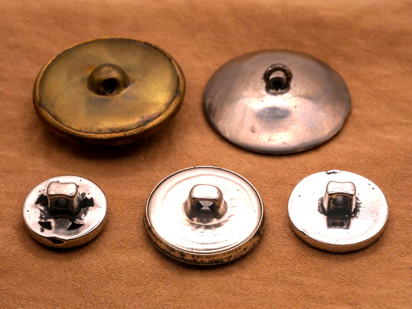 Fleur de Lis Motif French Button Various 13-25mm