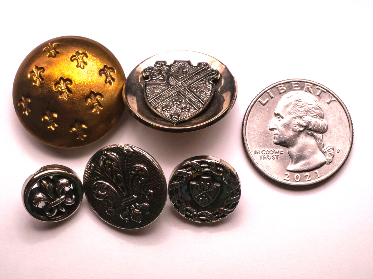 Fleur de Lis Motif French Button Various 13-25mm