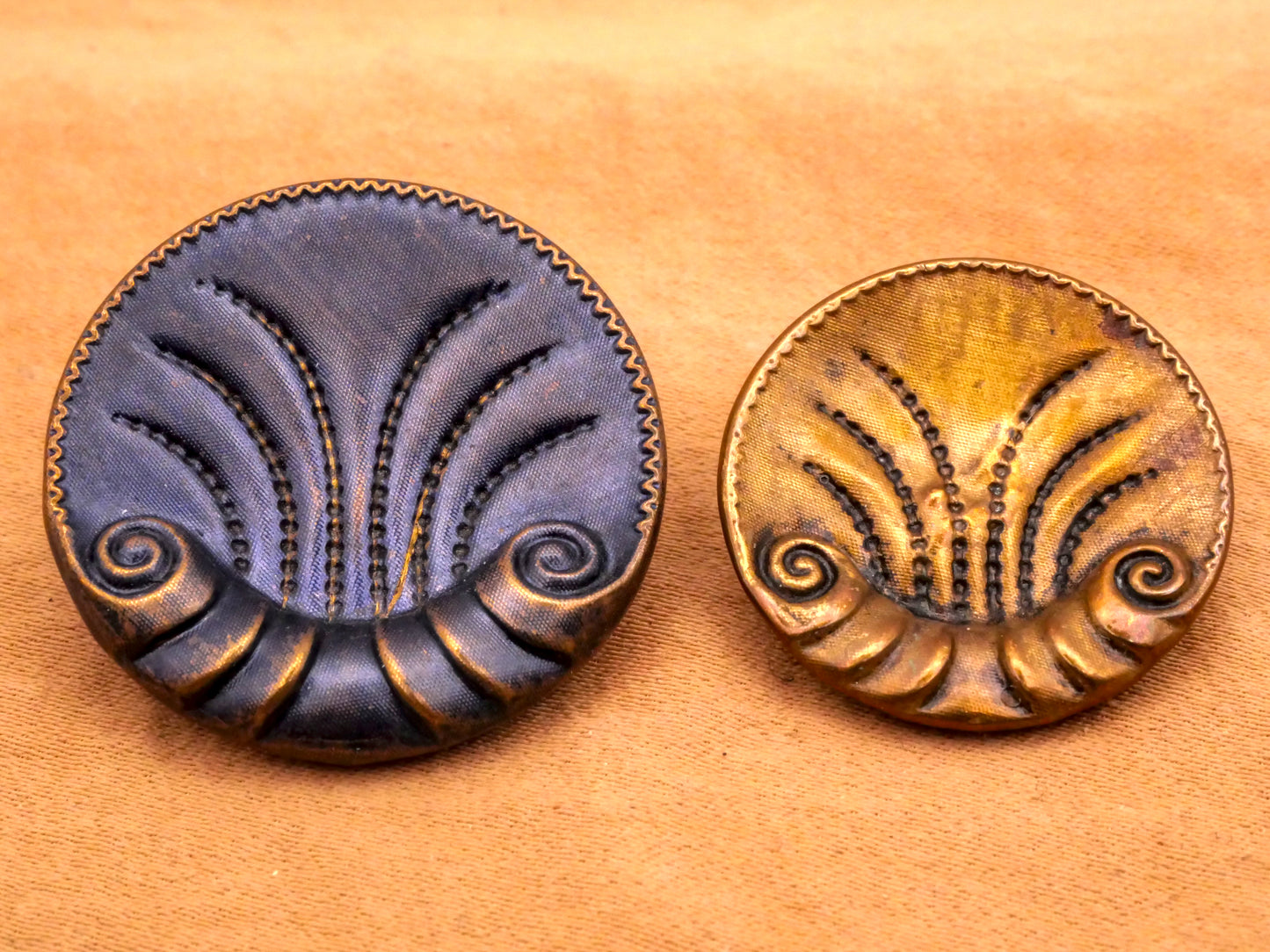 Clamshell Scroll Victorian Metal Button Various 22-27mm