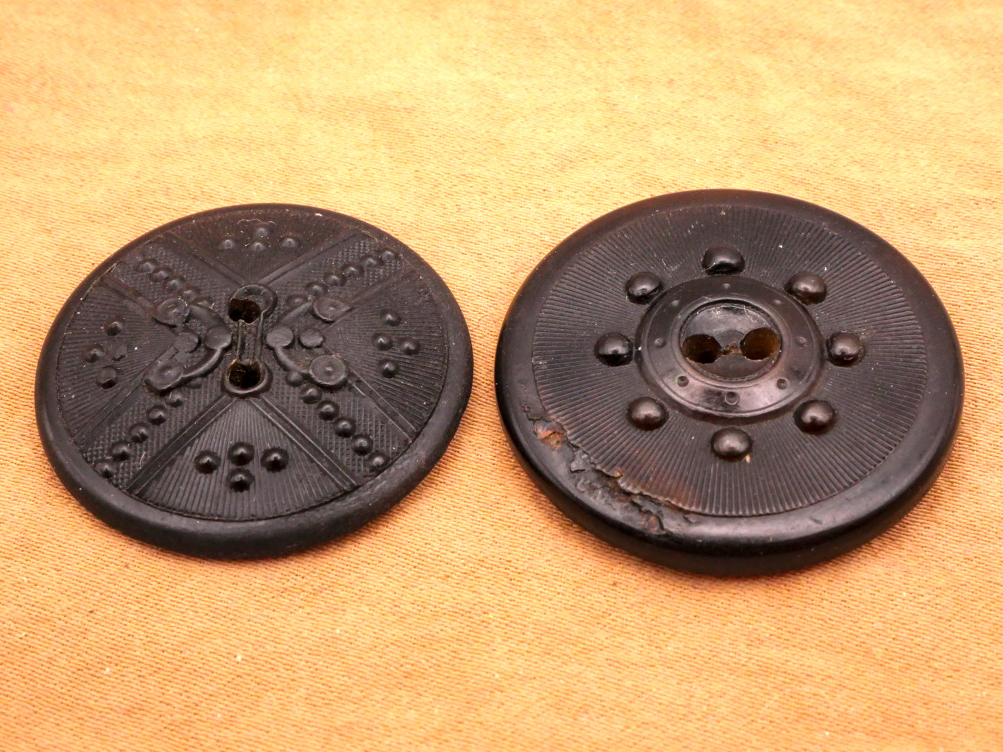 Shield Look Composition Button Various 27-28mm