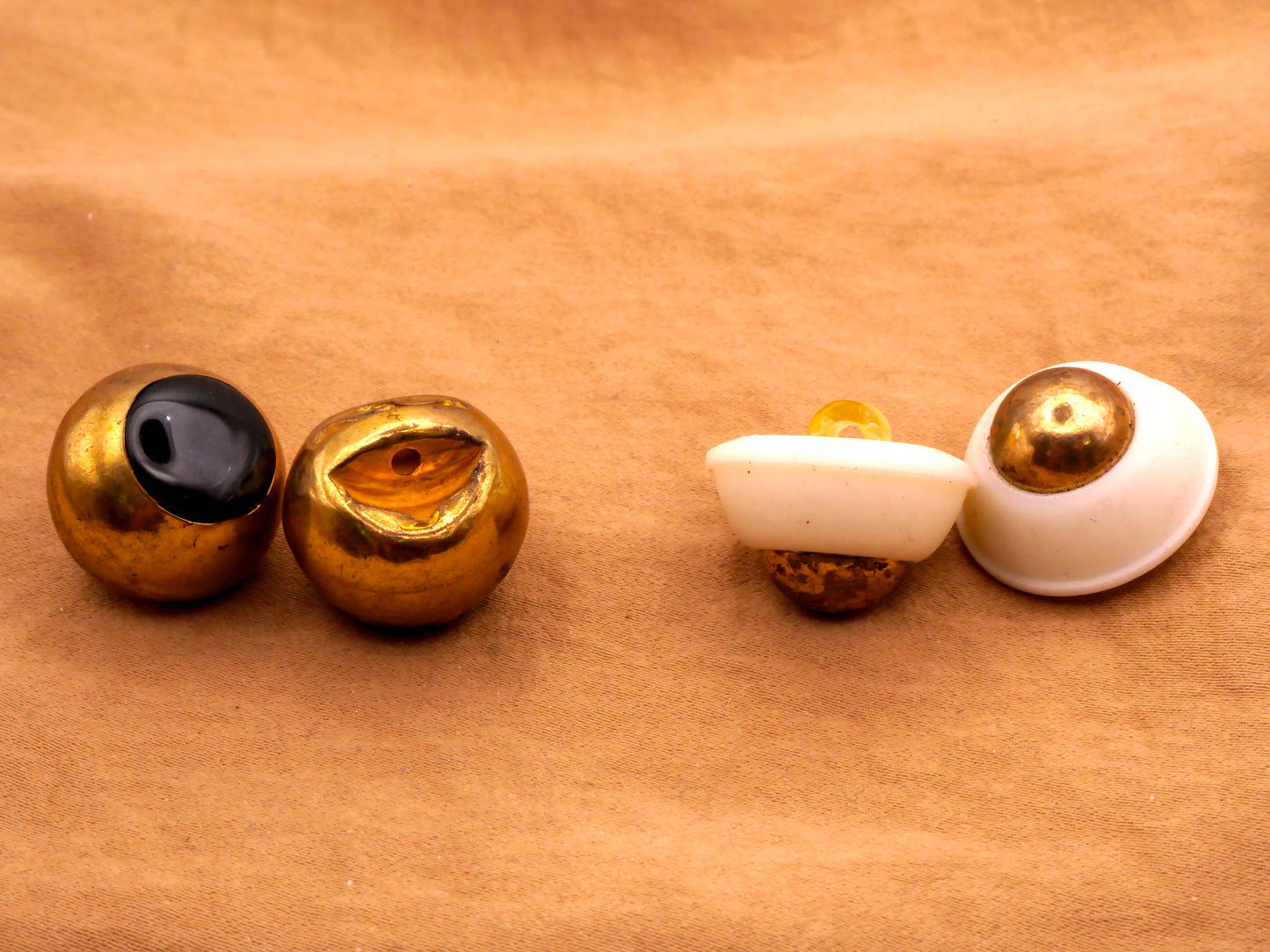 Eye Look Mixed Material Metal Plastic Pair of Buttons Various 19-21mm