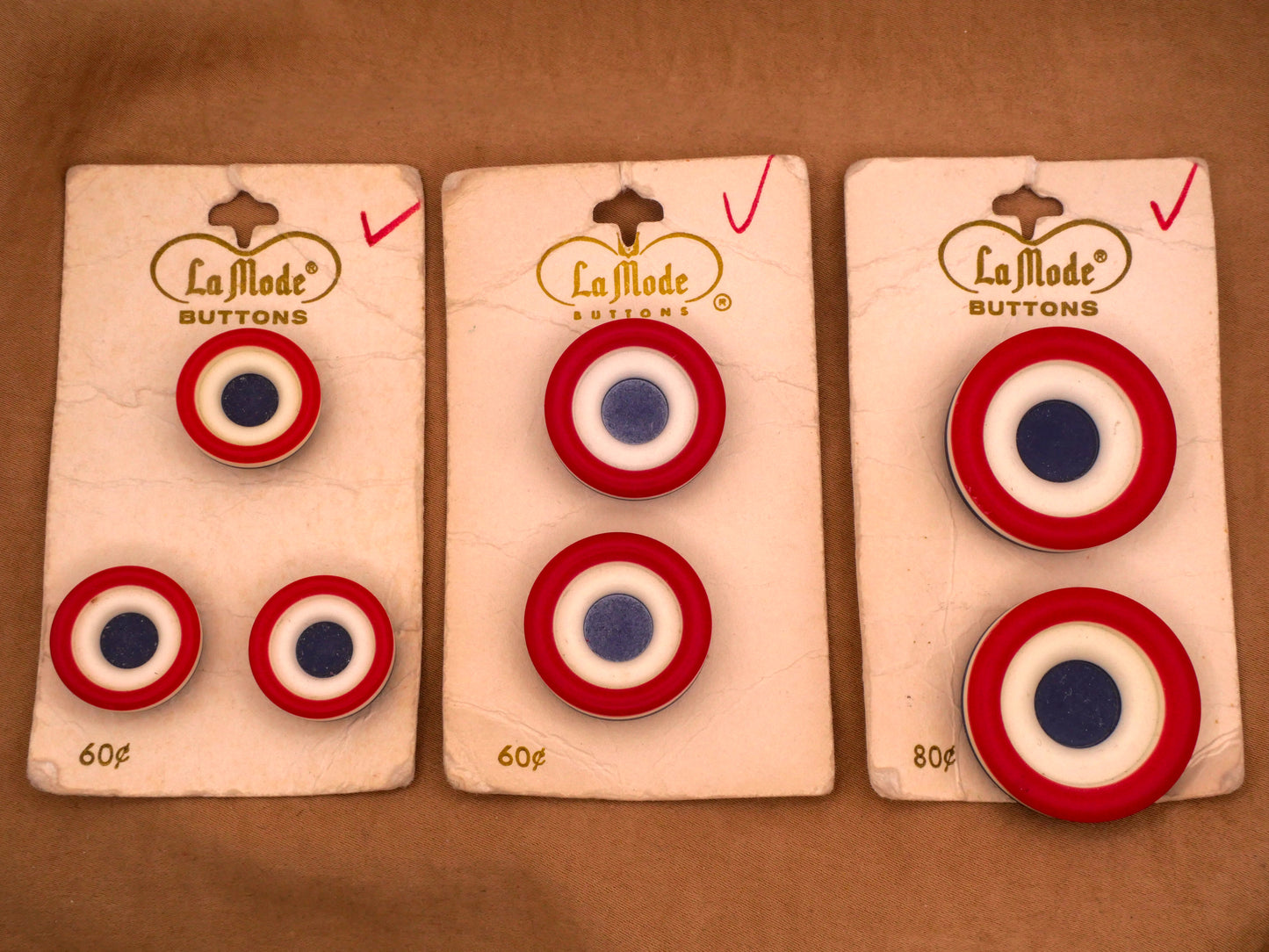 Patriotic Laminated Vintage Plastic Carded Buttons Various 18-28mm