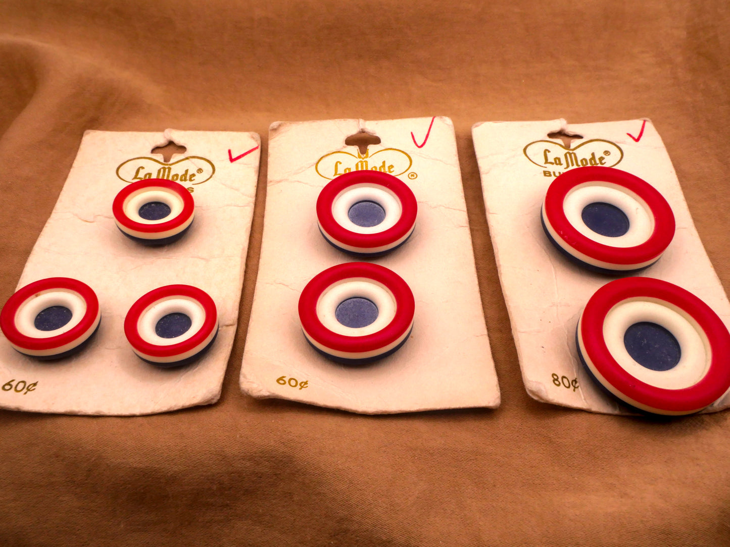 Patriotic Laminated Vintage Plastic Carded Buttons Various 18-28mm