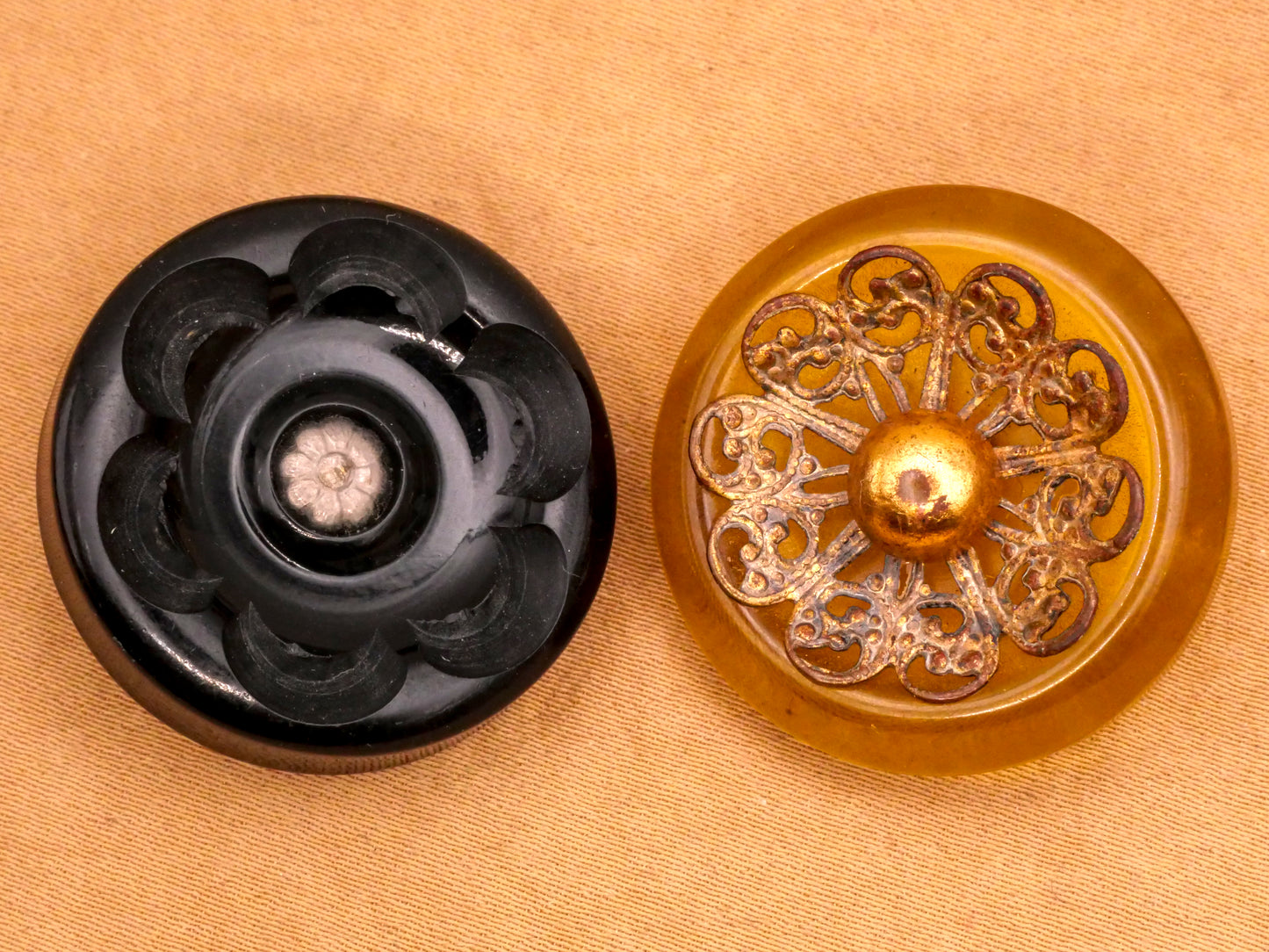 Flower Metal Center Early Plastic Button Various 28mm