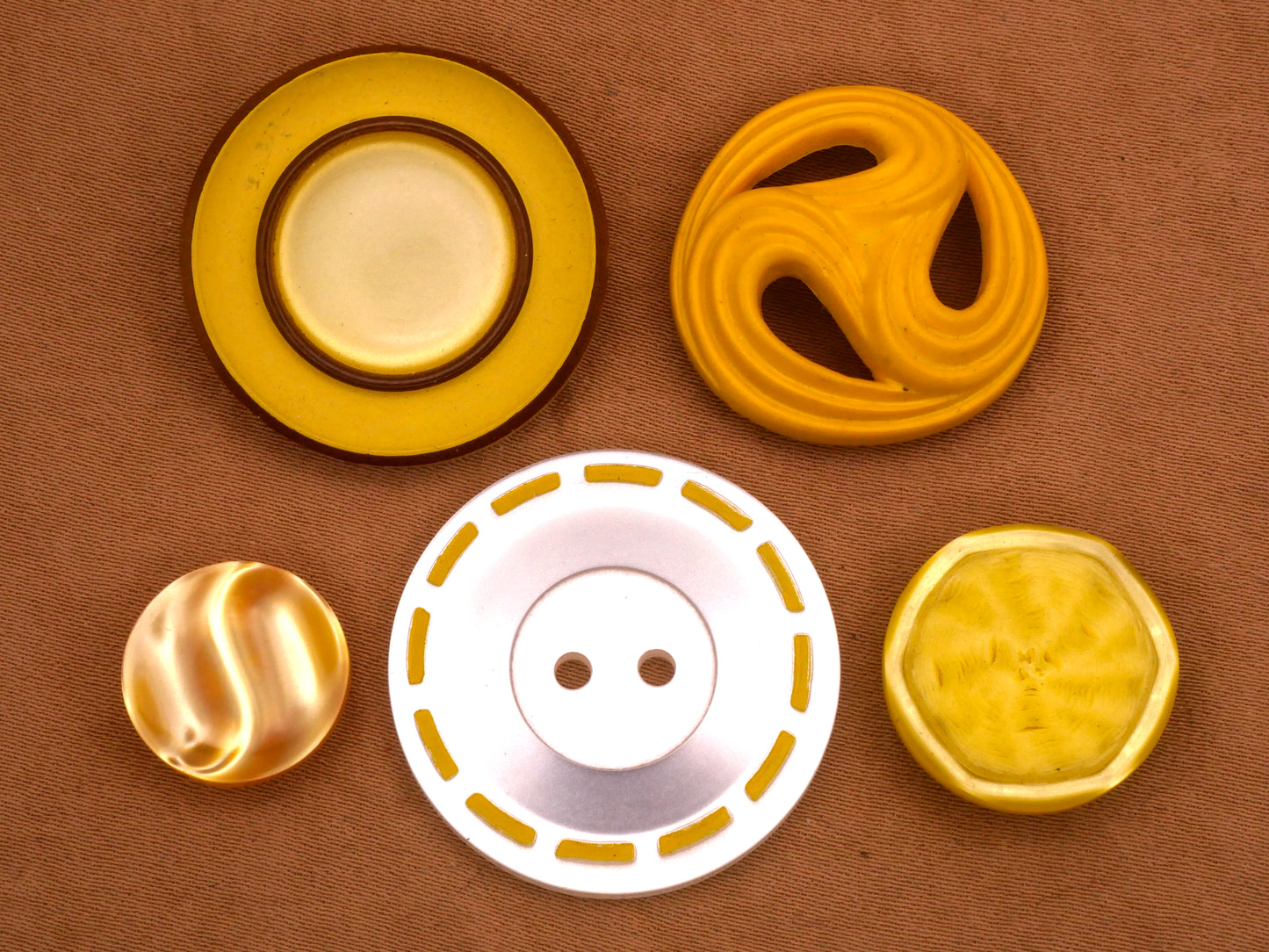Yellow Vintage Plastic Button Various 14-28mm