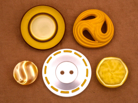 Yellow Vintage Plastic Button Various 14-28mm