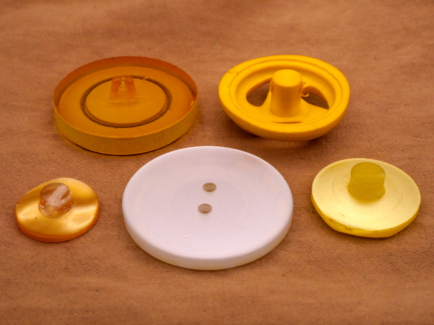 Yellow Vintage Plastic Button Various 14-28mm