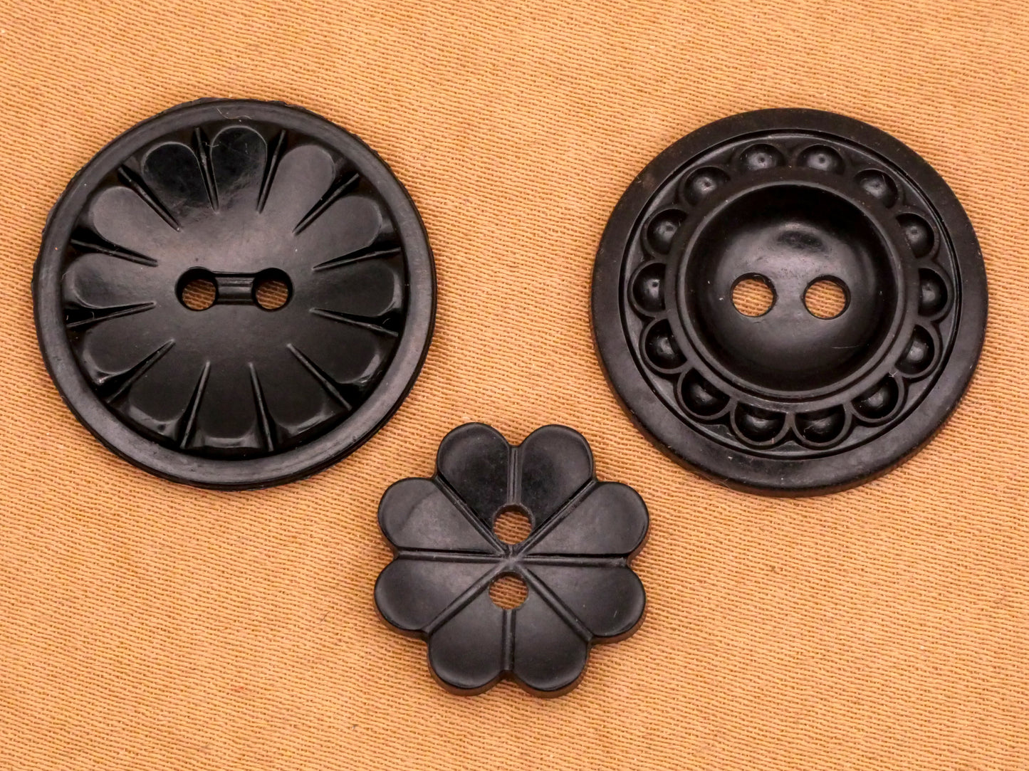 Flower Scalloped Vintage Black Plastic Button Various 14-22mm