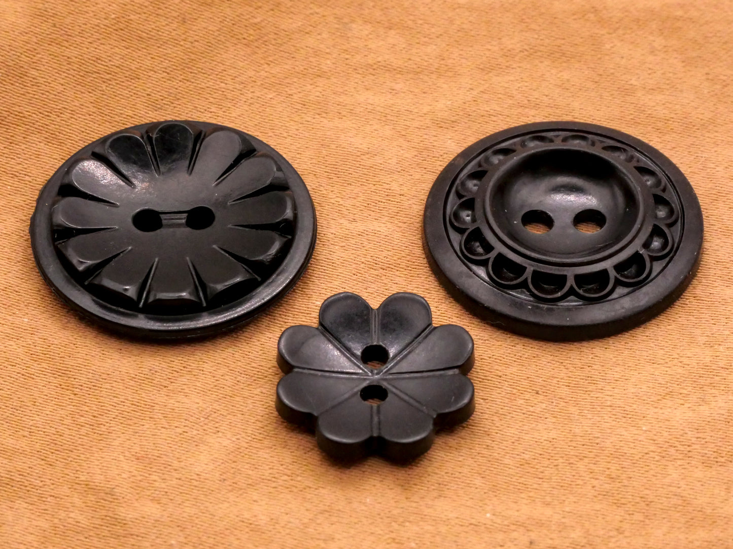 Flower Scalloped Vintage Black Plastic Button Various 14-22mm