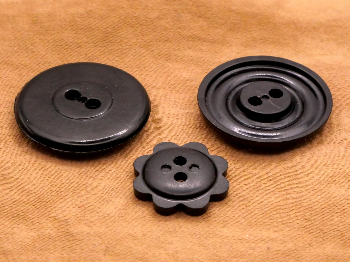 Flower Scalloped Vintage Black Plastic Button Various 14-22mm