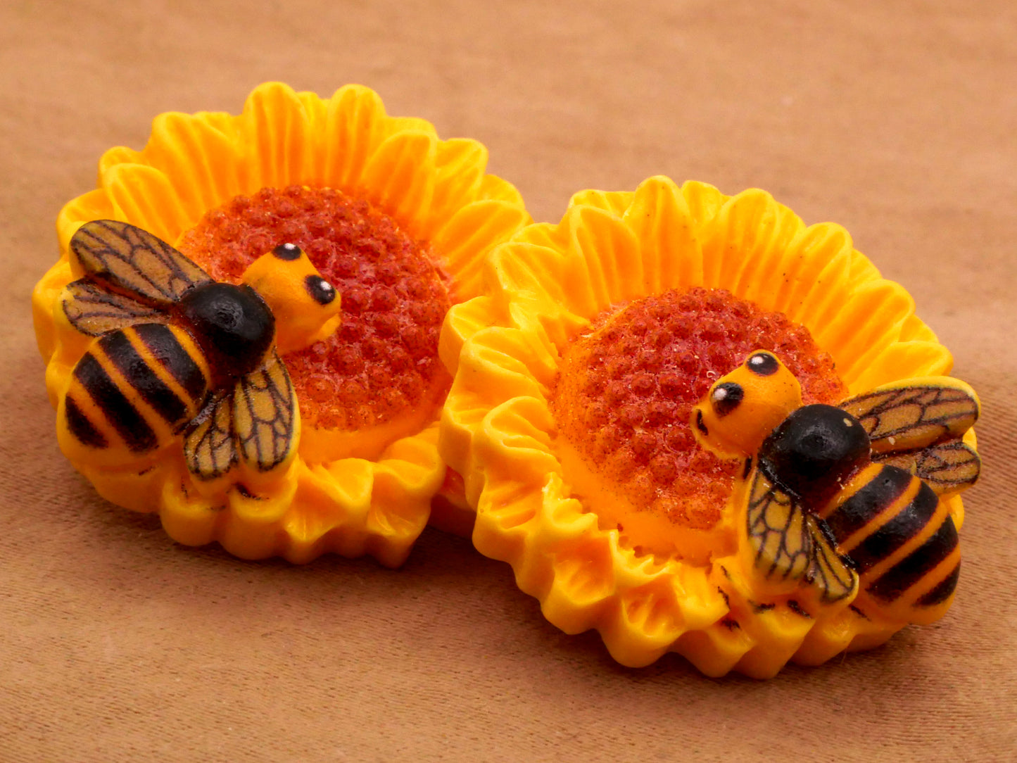 Sunflower Bee Insect Plastic Pair of Buttons 27x29mm
