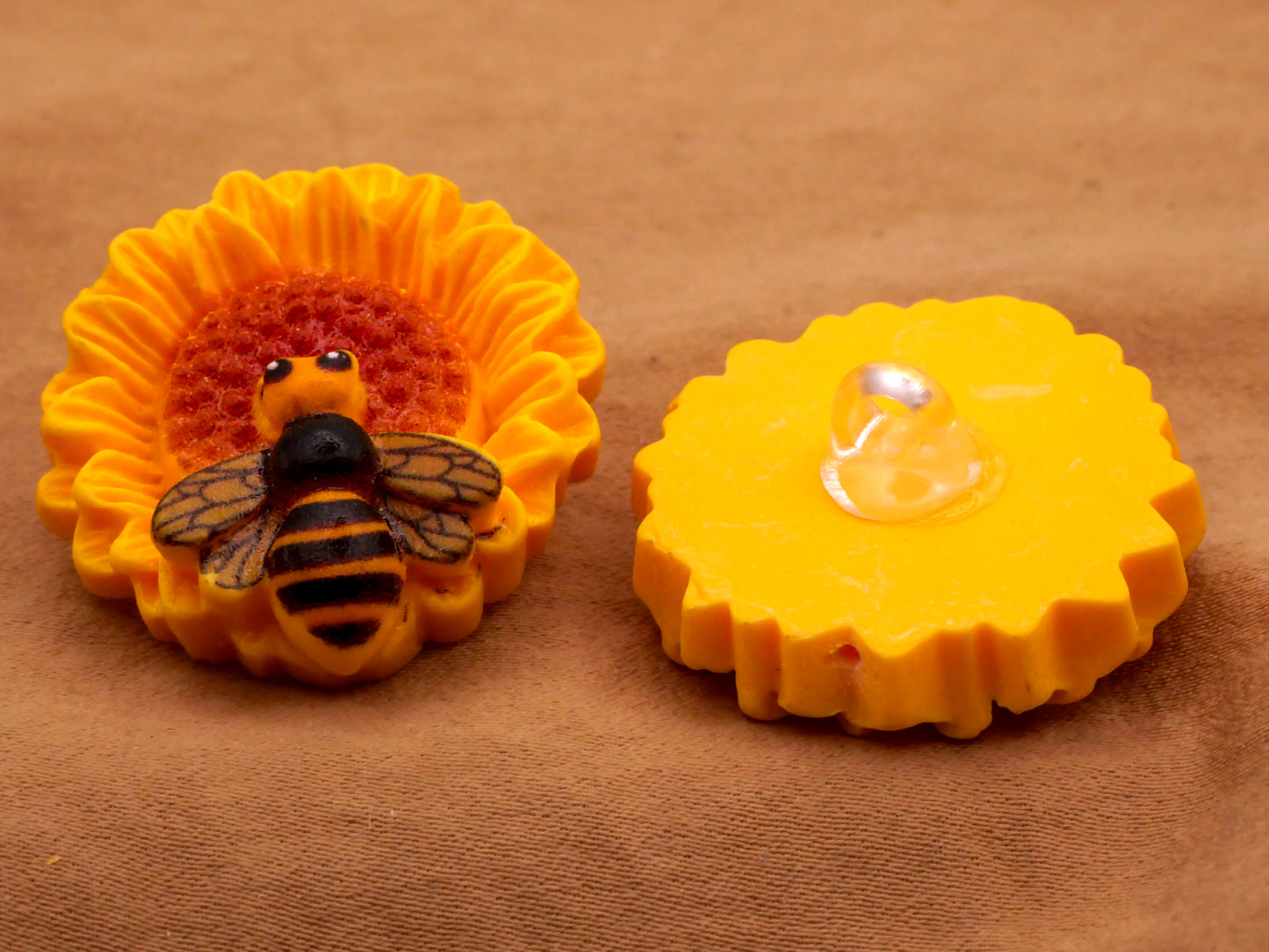 Sunflower Bee Insect Plastic Pair of Buttons 27x29mm