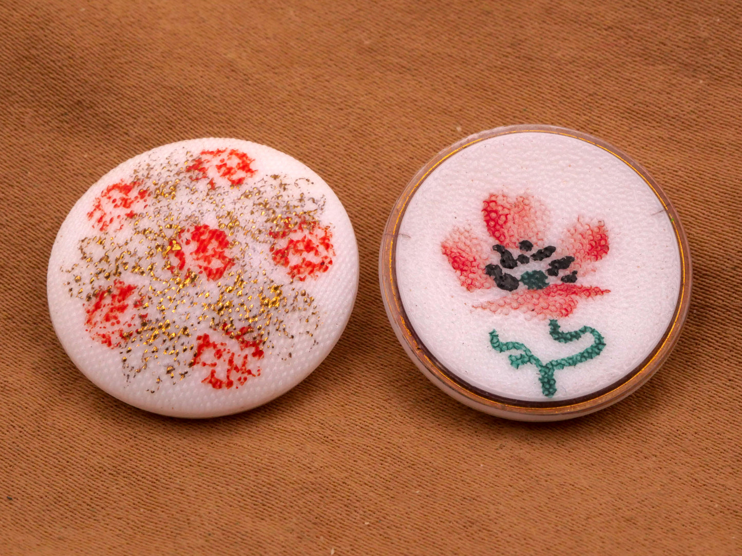 Red Flower Hand-Painted White Glass Vintage Button Various 22mm