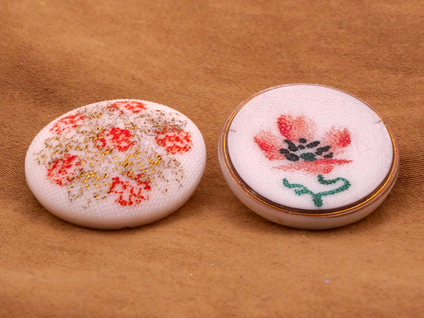 Red Flower Hand-Painted White Glass Vintage Button Various 22mm