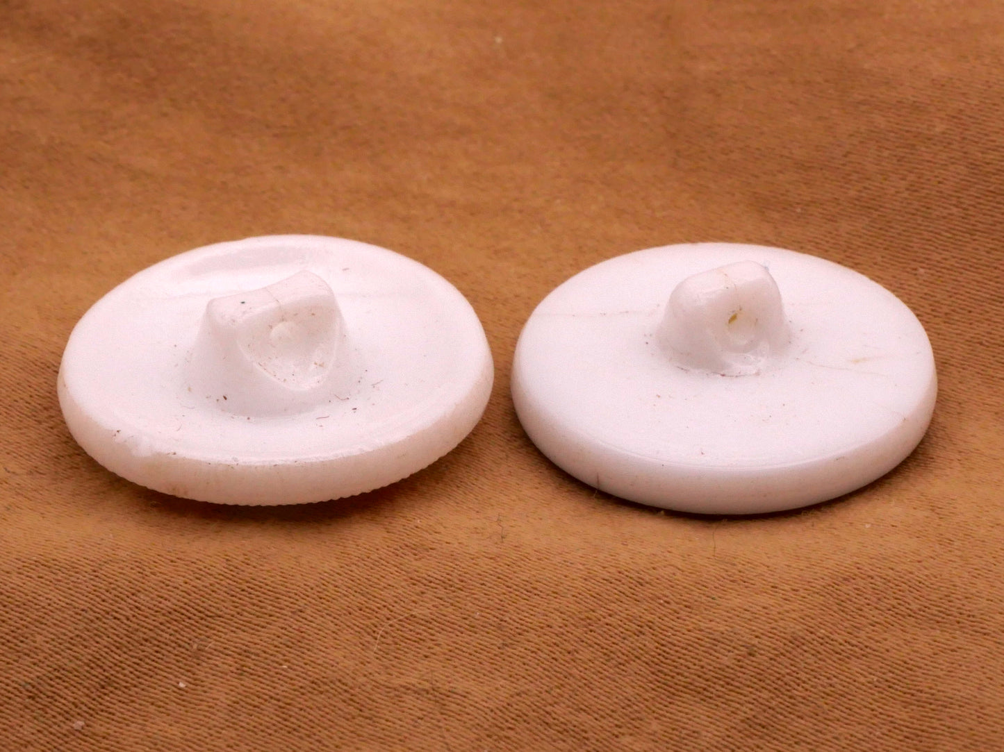 Red Flower Hand-Painted White Glass Vintage Button Various 22mm