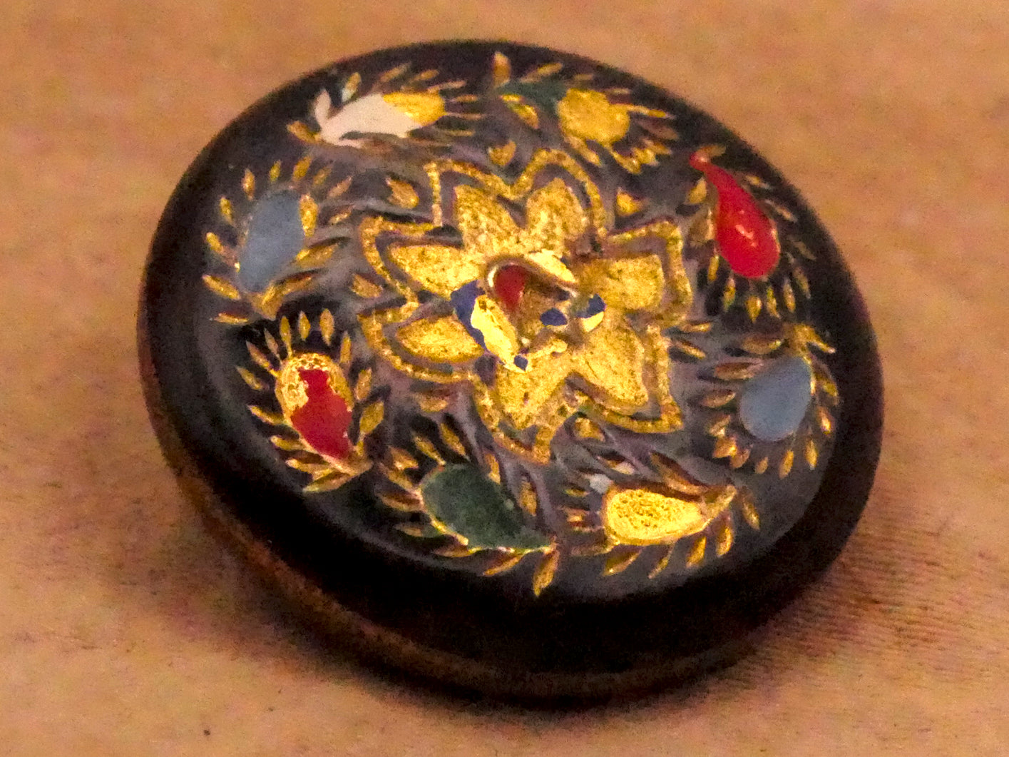 Feather Paisley Border Enamel Metal Button 18mm
