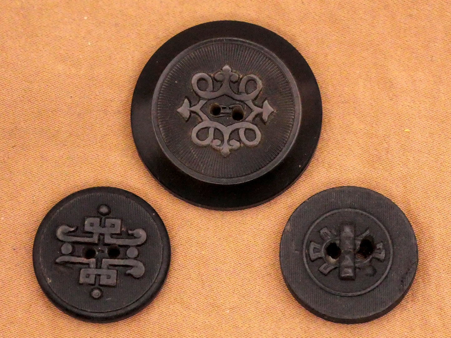 Medallion Center Asian Inspired Pressed Horn Button Various 20-29mm