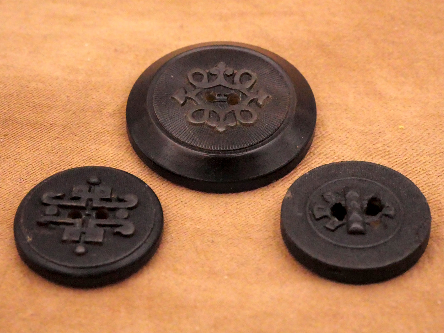 Medallion Center Asian Inspired Pressed Horn Button Various 20-29mm