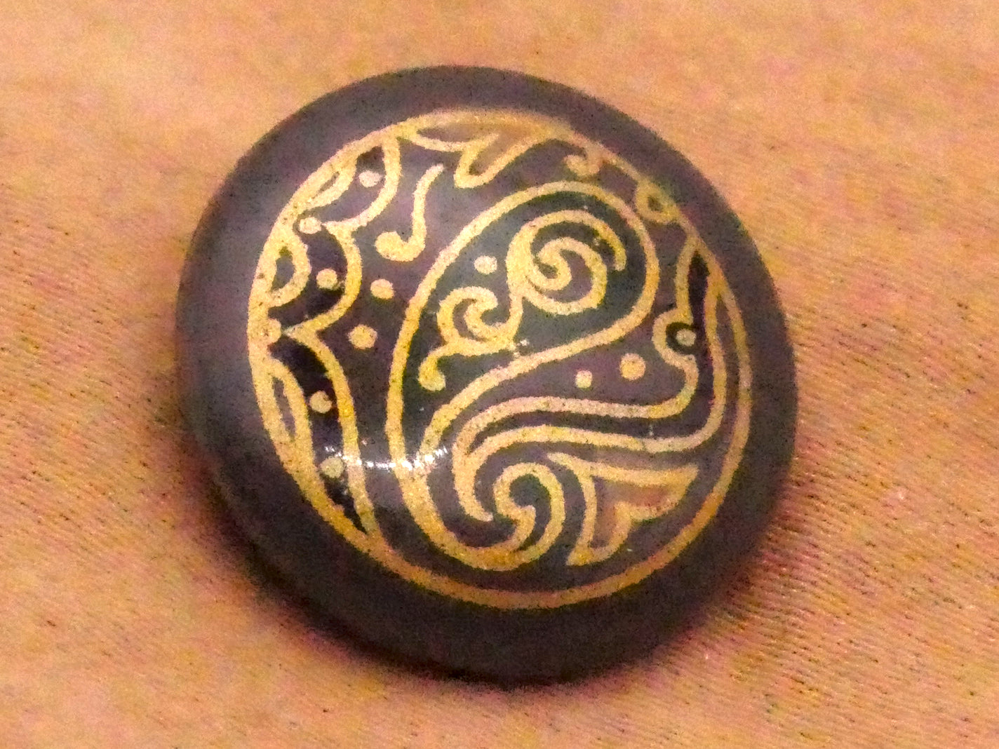 Paisley Grey Green Gold Celluloid Early Plastic Button 16mm