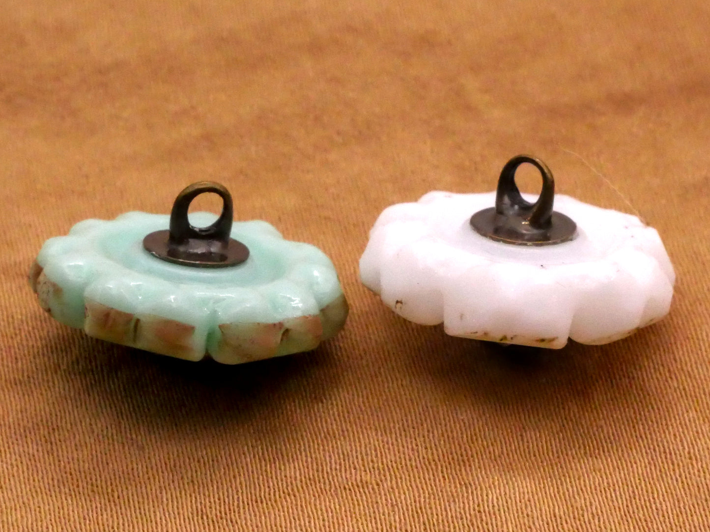 Flower Scallop Edge Mint or White Vintage Glass Button Various 18mm