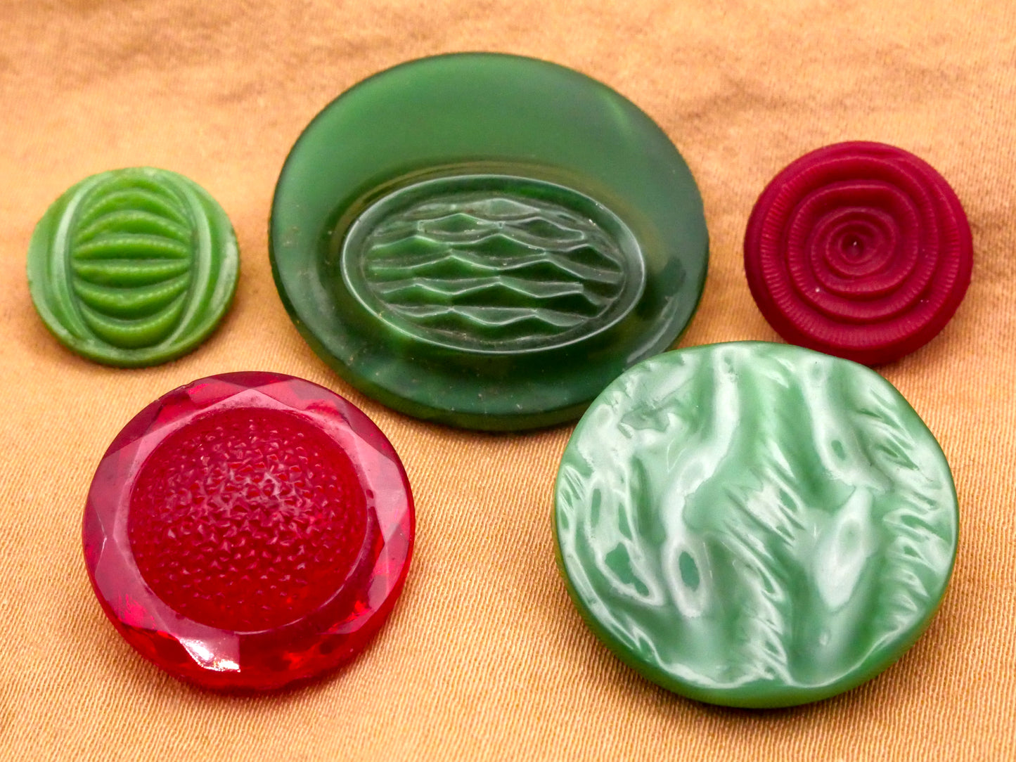 Texture Red or Green Vintage Glass Button Various 13-28mm