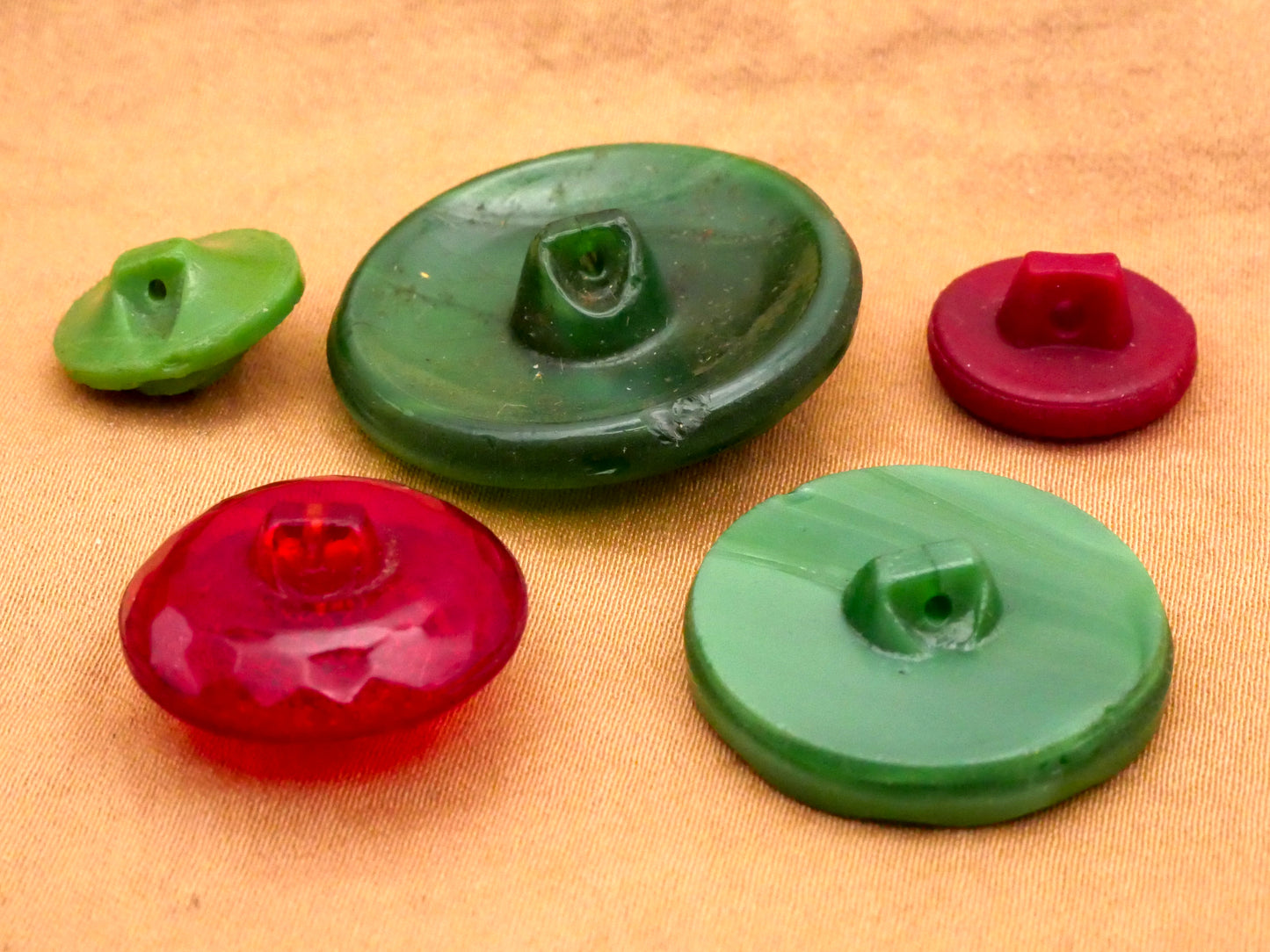 Texture Red or Green Vintage Glass Button Various 13-28mm